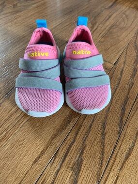 Native Kids Pink Phoenix Slip-On Sneakers with Grey Straps